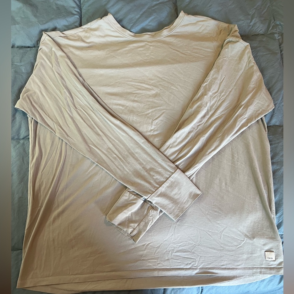 Vuori long-sleeve feather tee